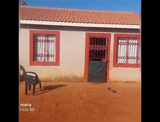 2 BEDROOM HOUSE FOR SALE IN ROSSLYN